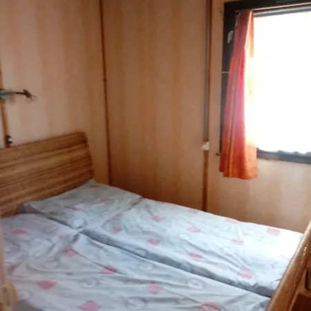 Apartman 3 Haloszobaval 펜션 *